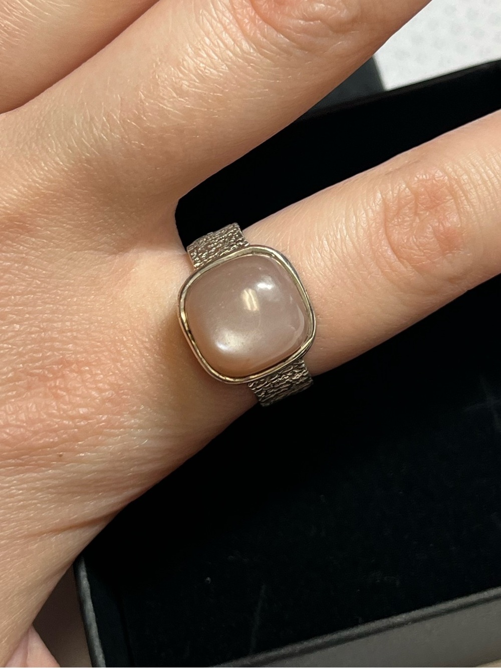 Sterling silver ring with pink stone
Stamped 925
Size 8
Thick band